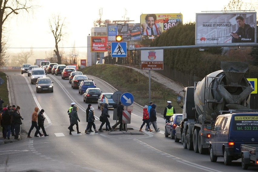 Kraków. Protest mieszkańców na al. 29 listopada [KRÓTKO]