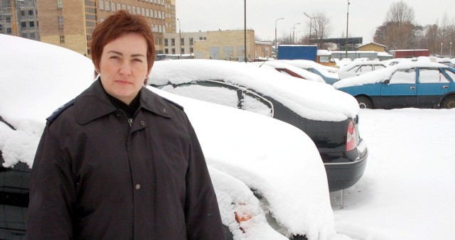 - Na nasze parkingi trafiają między innymi samochody po wypadkach, albo odebrane pijanym kierowcom - mówi Katarzyna Kucharska, oficer prasowy radomskiej policji.