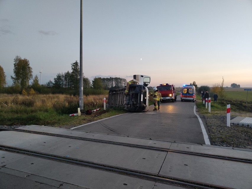 Antonowo. Wypadek na przejeździe kolejowym. Kurier wymusił...