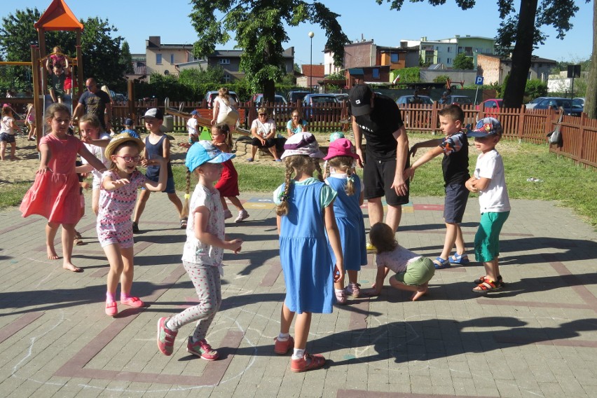 Dzieci z Brodnicy tańczyły w parku za Brodnickim Domem...