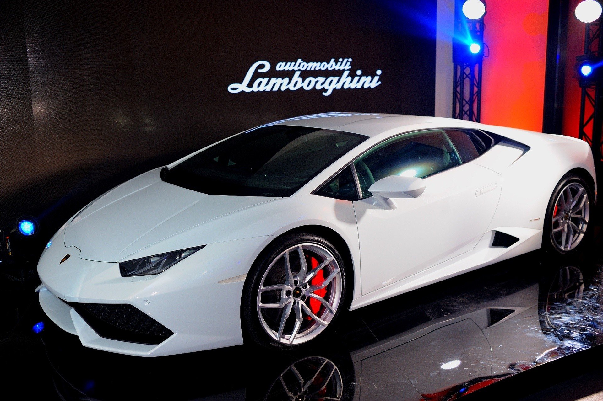 Luksusowe Lamborghini wchodzi na polski rynek | Motofakty