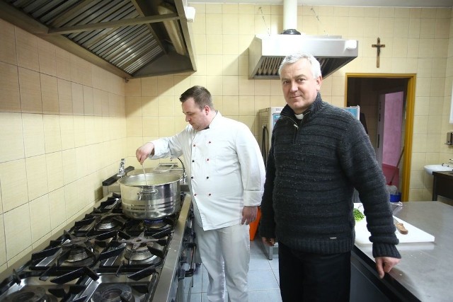 Trzy lata temu powstała u nas kuchnia i stołówka, w której przygotowane są posiłki &#8211; mówi ksiądz Andrzej Tuszyński, prezes "Arki&#8221;. &#8211; Potrzeby są ogromne dlatego, żeby nakarmić głodne dzieci potrzebujemy Waszego wsparcia i jednego procenta.