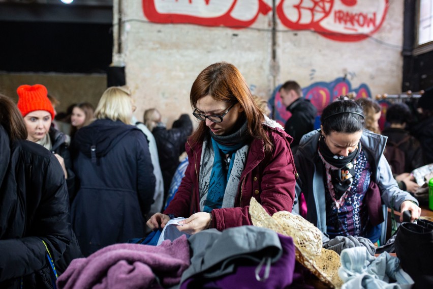 Ciuchowisko. Wymiana ubrań i dodatków oraz kiermasz rękodzieła artystycznego na Zabłociu [ZDJĘCIA]