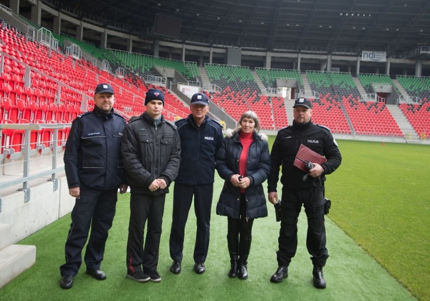 Ćwiczenia policji na stadionie w Tychach