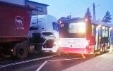 Wypadek w Radlinie: na Rymera zderzyły się ciężarówka, autobus i osobówka