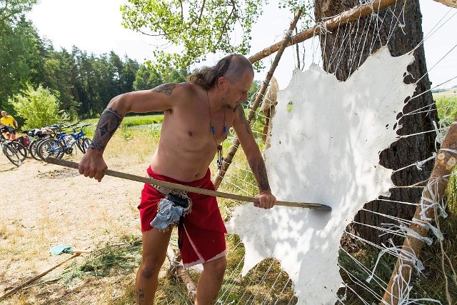 Jarosław Próchniewski z wioski indiańskiej Tatanka w województwie łódzkim również uczestniczy w zlocie w Supraślu