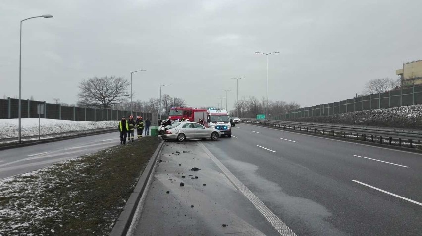 Do zderzenia dwóch samochodów doszło na trasie DTŚ w Zabrzu...