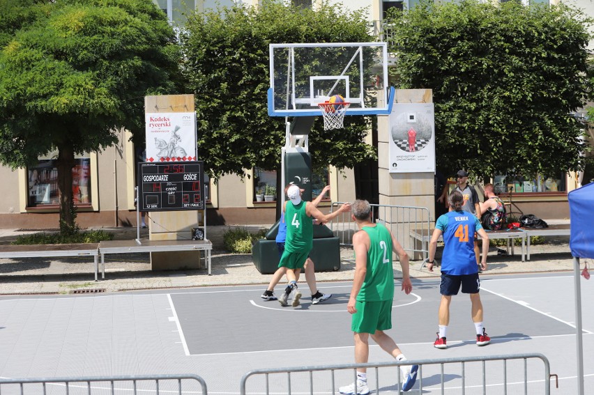 Ciekawe rozgrywki na Placu Artystów. Odbył się turniej Kielce Streetball Challenge. Zagrali też koszykarze z Ukrainy