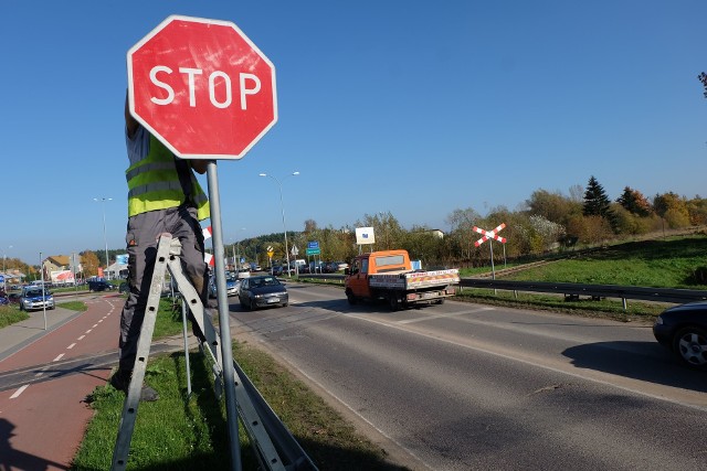 Zmiana organizacji ruchu na Baranowickiej w Białymstoku. Znak STOP przed przejazdem zniesiony