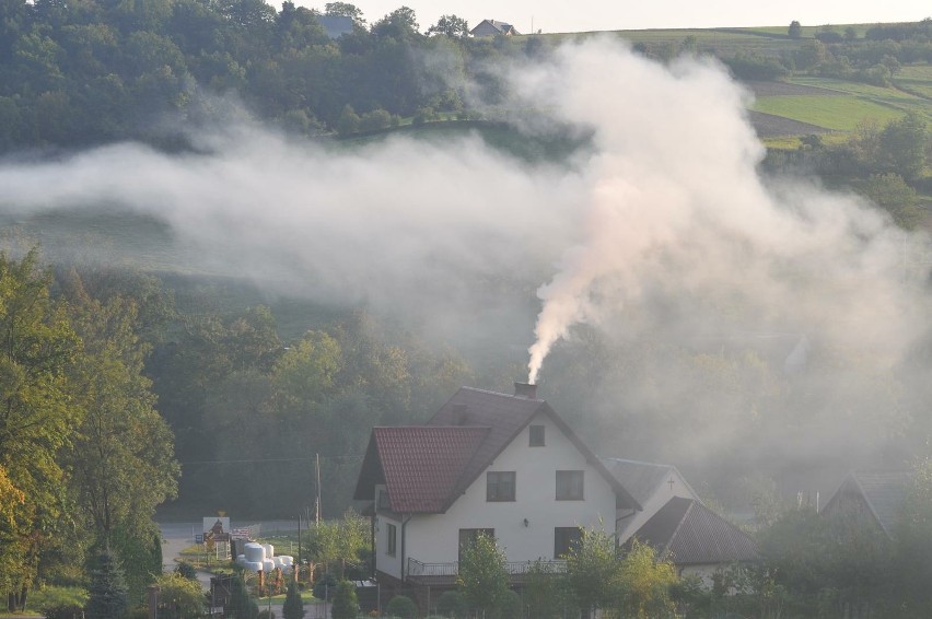 Dym nawet z jednego komina może zatruć całą okolicę