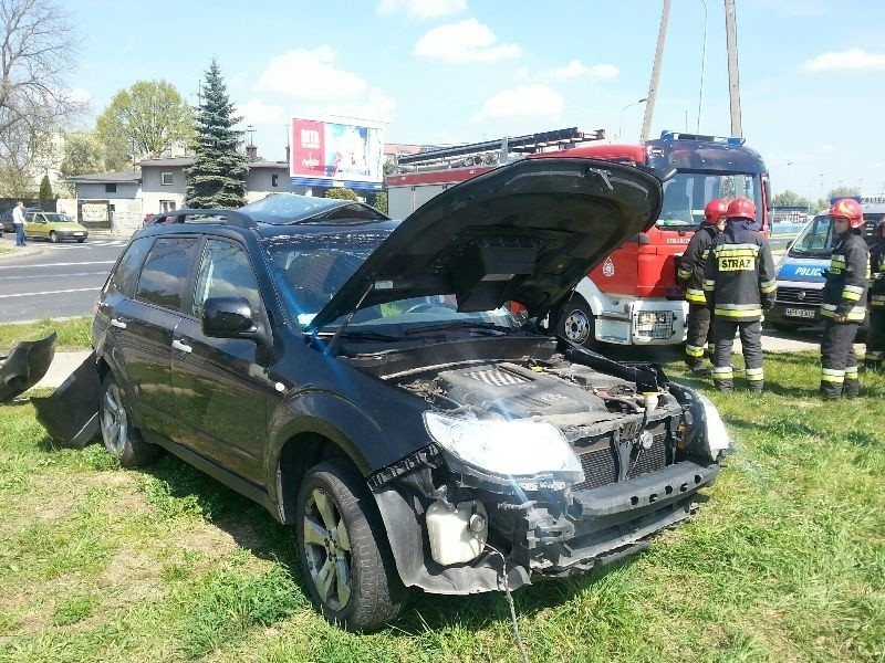 Terenówka zderzyła się z autobusem. Wypadek na Obywatelskiej