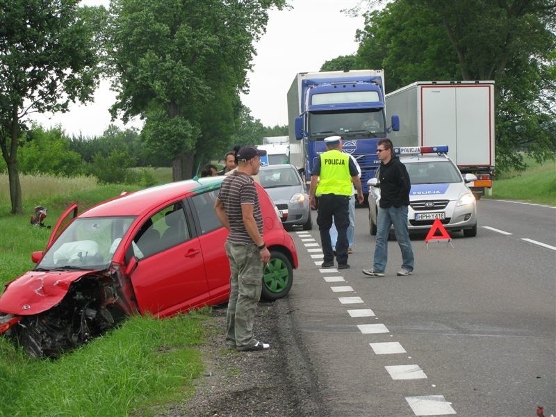 Według relacji świadków kierowca samochodu osobowego na...