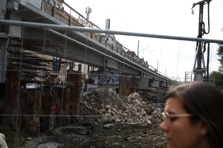 Kraków. Znika nasyp, rosną estakady kolejowe w centrum [ZDJĘCIA]