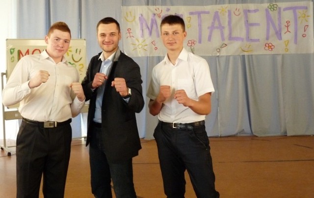 Mistrz świata w karate Łukasz Radwański również pomaga 2-letniemu Filipowi.