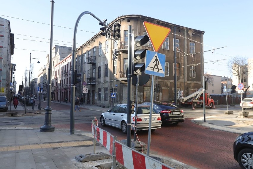 Oto jedno z najniebezpieczniejszych skrzyżowań w Łodzi. Rodzice boją się o dzieci. ZDJĘCIA