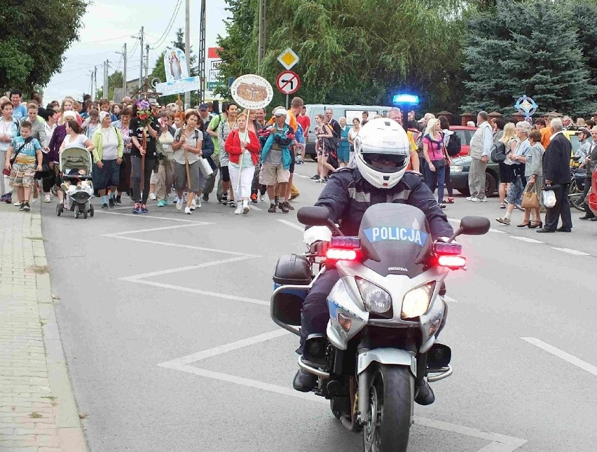 Ruszyli pielgrzymi ze Starachowic do Częstochowy