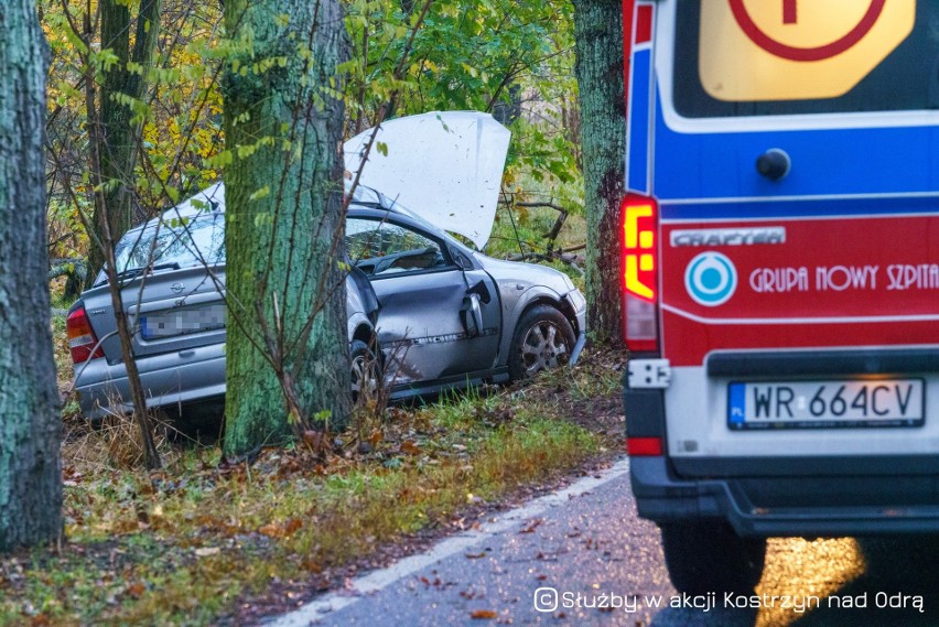 Opel astra wypadł z drogi i uderzył w drzewo przy ul....