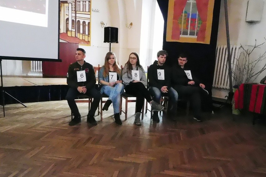 Uczniowie ZSP nr 1 w Łowiczu swoją wiedzą oddali hołd Irenie Sendlerowej [Zdjęcia]