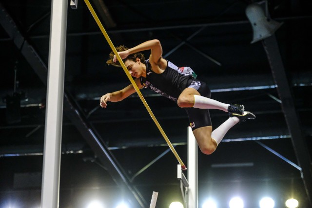 10 lutego oczy fanów lekkiej atletyki skierowały się na Toruń. Szwed Armand Duplantis skoczył wówczas o tyczce 6,17 metra i ustanowił nowy rekord świata. Teraz "Mondo" postanowił wystawić swój numer startowy z Orlen Copernicus Cup na licytację.Czytaj więcej na kolejnych stronach ->>>