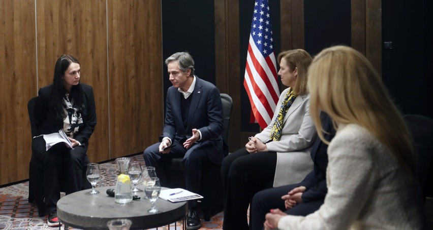 Antony Blinken, sekretarz stanu USA, spotkał się z przedstawicielami społeczności ukraińskiej w Rzeszowie [ZDJĘCIA]