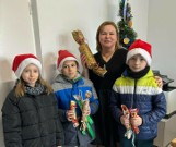 Uczniowie z Klimontowa wykonali super Christmas Crackers. Do kogo trafiły? Zobacz zdjęcia