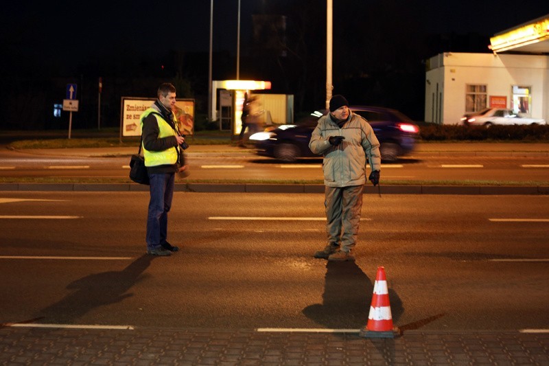 Eksperyment ws. potrącenia kibica Falubazu.