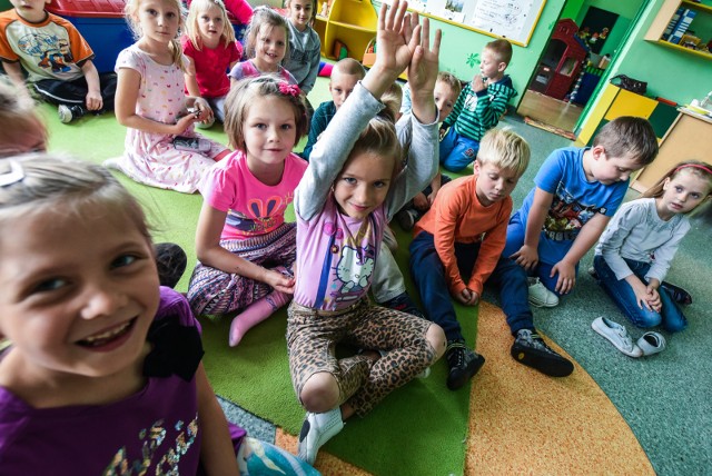 Znaleźliśmy dla was propozycje życzeń na Dzień Ojca 2017. Sprawdź propozycje życzeń na Dzień Ojca. Są życzenia poważne, ale i śmieszne. Dla leniwych także propozycje krótki życzeń sms.