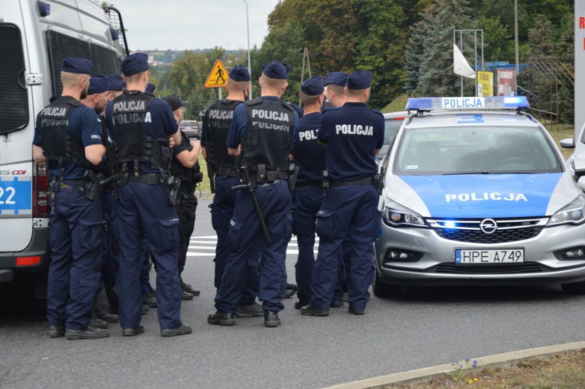 Materiały wybuchowe miały być podłożone w hotelu i bloku w...