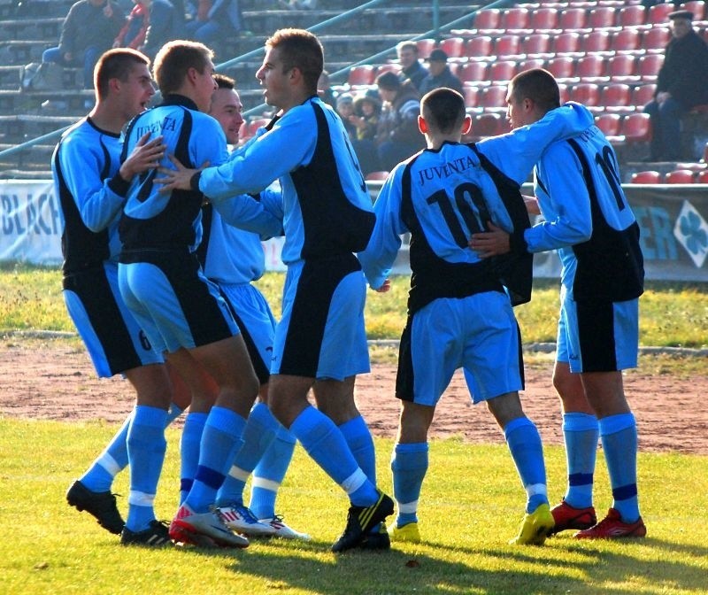 Piłkarze Juventy wygrali 3:0 ze Szreniawą.