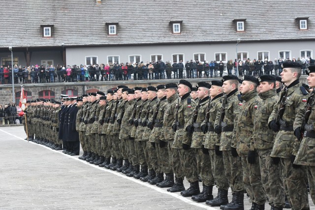 170 marynarzy-elewów ślubowało w Ustce.