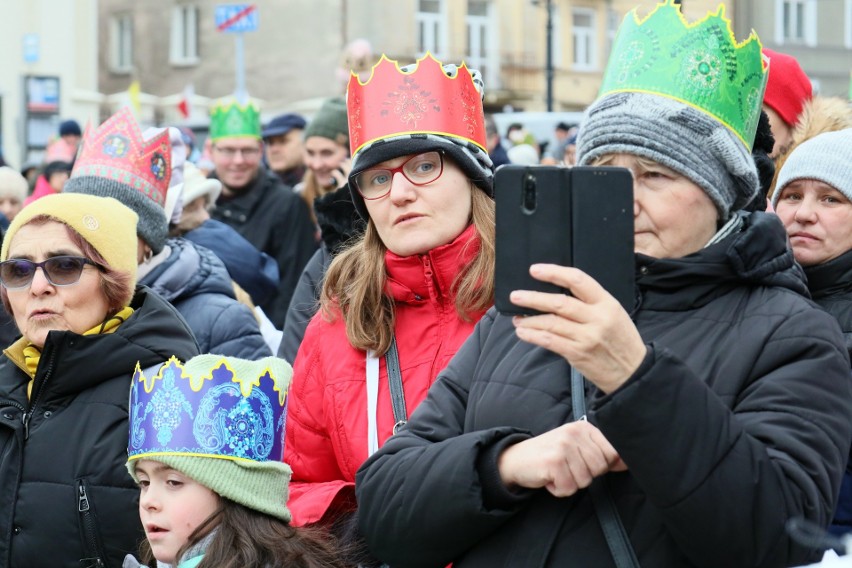 Kacper, Melchior i Baltazar zawitali do Lublina. Orszak Trzech Króli przeszedł ulicami miasta. Zobacz zdjęcia