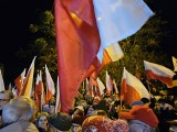 Protest pod gdańską siedzibą TVP. W obronie prawa i z nadzieją na sprawiedliwość. W Gdańsku padły mocne słowa o... praworządności i Polsce