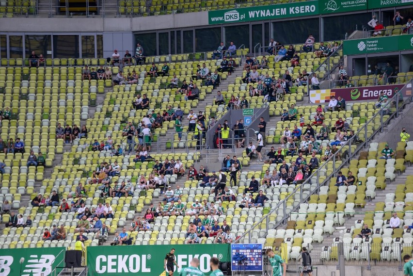 Jechali na mecz Lechii Gdańsk do Lublina i musieli zawrócić. Jeden z pasażerów miał kontakt z osobą zakażoną koronawirusem