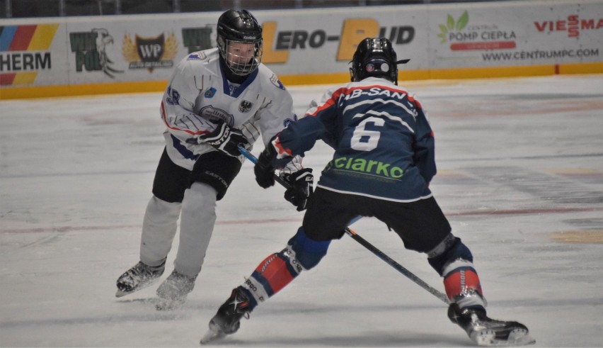 Hokejowa liga młodzików (U-16) w Małopolsce. UKH Unia...