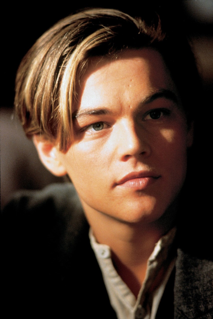 Leonardo DiCaprio jako Jack Dawson w "Titanicu"....