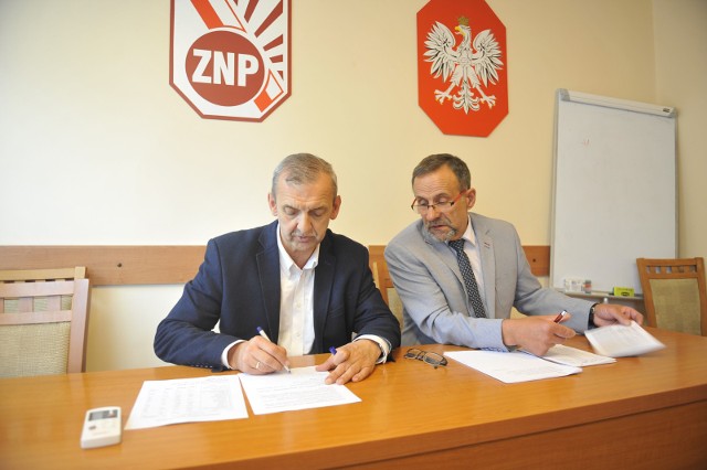 Minister edukacji i premier oszukały nauczycieli - mówił w Rzeszowie Sławomir Broniarz, prezes ZNP.