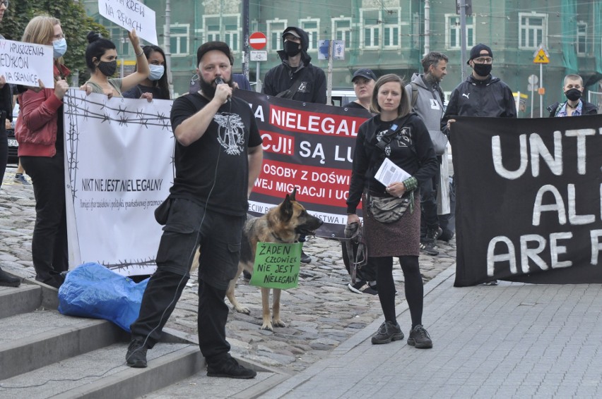 Uczestnicy protestu postulują o zniesienie stanu wyjątkowego...