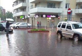 Ulica Zachodnia w Białymstoku zalana po burzy 28.05.2019
