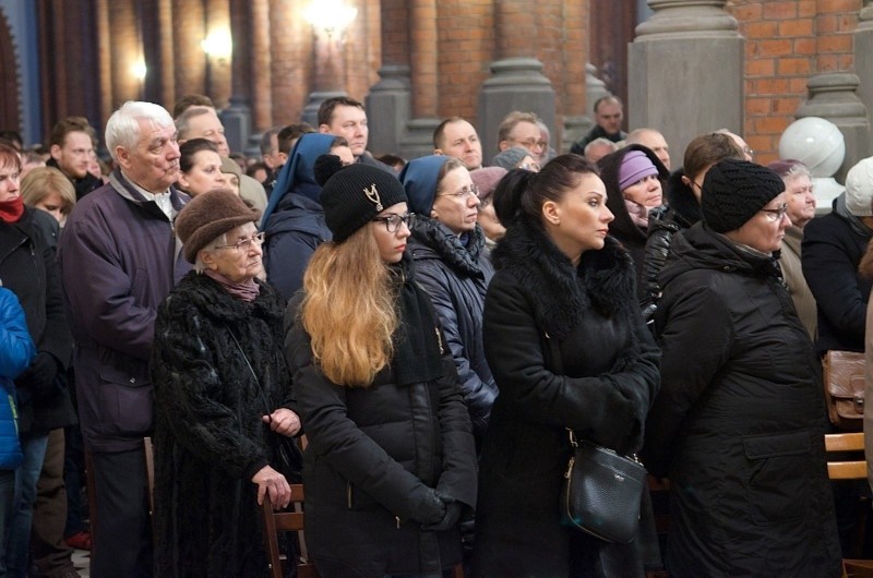 Archikatedra. Wielkopiątkowa Liturgia Męki Pańskiej (zdjęcia)