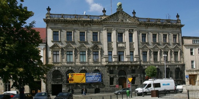 Barokowy Pałac pod Globusem został przeznaczony na potrzeby  Akademii Sztuki. Po latach budynek doczeka się  remontu.