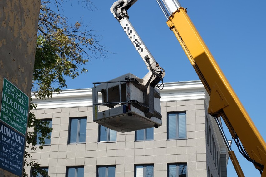 Wypadek na Rynku Kościuszki w Białymstoku. Mężczyźni spadli...