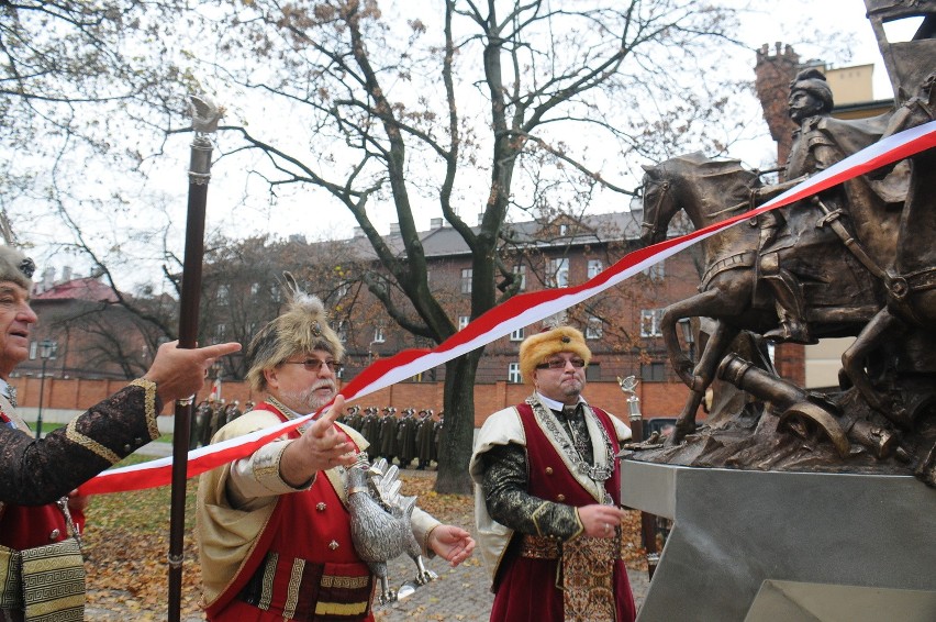 Pomnik króla Sobieskiego stanął w centrum Krakowa [ZDJĘCIA]