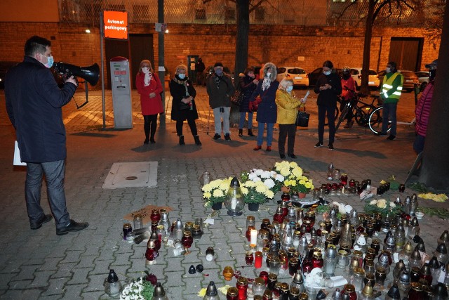 Kolejny protest pod biurem poselskim PiS przy ulicy Młyńskiej.Przejdź do następnego zdjęcia --->