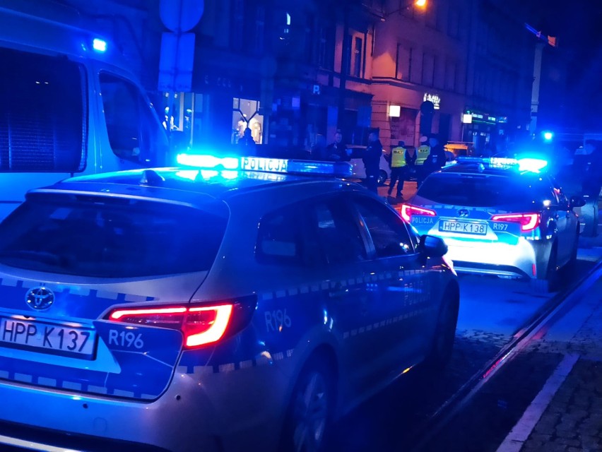 Katowice: Dodatkowe patrole policji w centrum. Posypały się już pierwsze mandaty. Część z nich za jazdę na hulajnodze