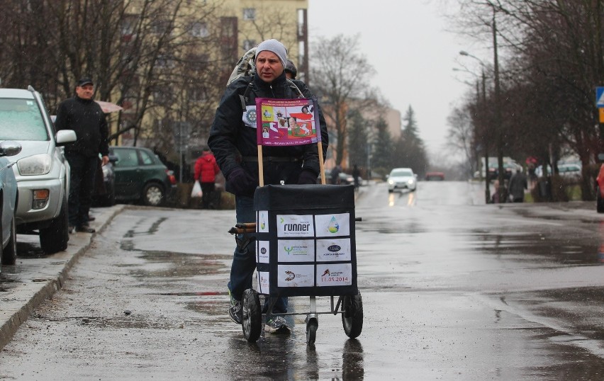 W niedzielę rano Adam Uliczny ruszył w drogę do Watykanu