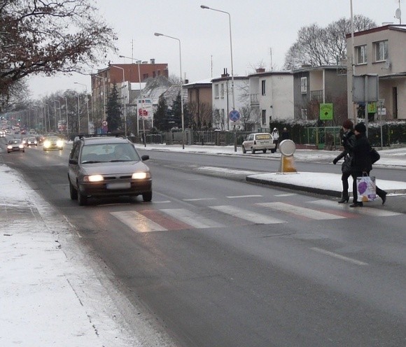 Część pieszych liczy, że po zmianie właściciela drogi, na ulicy Szczecińskiej, na wysokości dworca autobusowego, zrobiona będzie sygnalizacja świetlna.