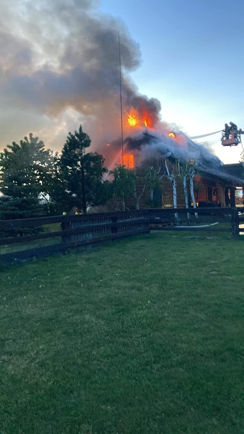 Pożar zniszczył dom w Porębie w gminie Lipsko. Rodzina prosi o wsparcie, by mogła odbudować dom. Ruszyła zbiórka pieniędzy