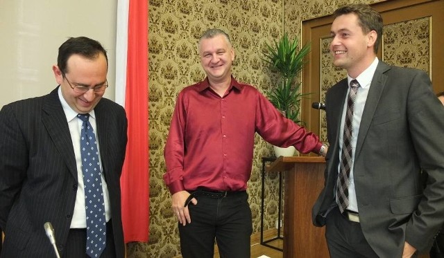 Arkadiusz Szymański (w środku) ma walczyć o powrót do rady miasta z pierwszego miejsca w okręgu nr 4. Radni Marek Kawa (z lewej) i Sławomir Batko (w prawej) będą się starali o reelekcję.