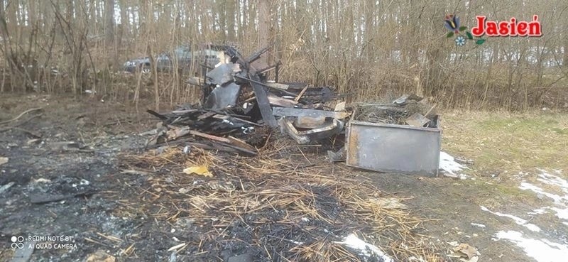 Pożar przyczepy campingowej w Łupawsku (ZDJĘCIA, WIDEO)