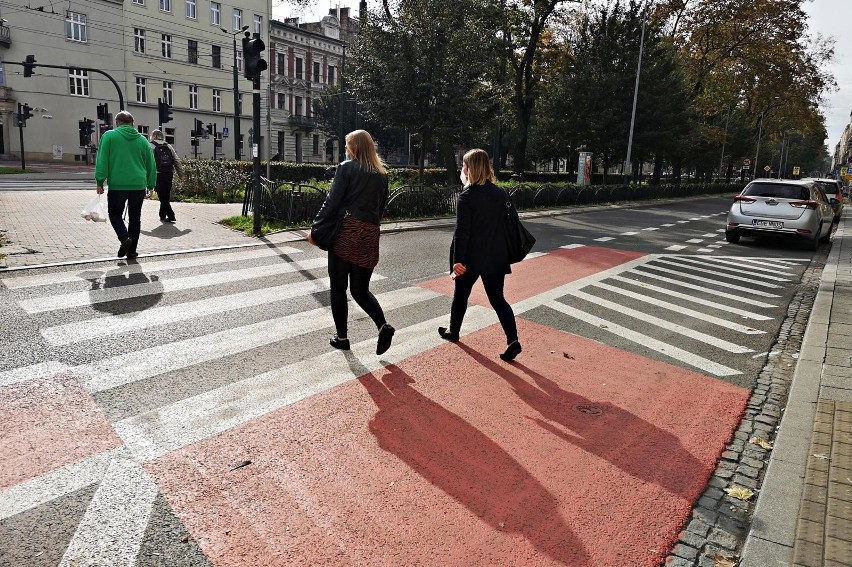 Rewolucja komunikacyjna na ul. Dietla. Rowerzyści i kierowcy dostali po jednym pasie [ZDJĘCIA]